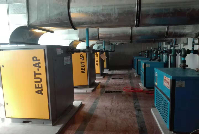 濟(jì)南熱電廠項(xiàng)目---7臺(tái)艾能空壓機(jī)使用現(xiàn)場(chǎng)